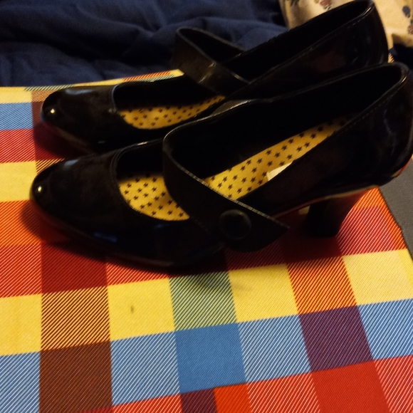 Shoes - Picture 1 of 1